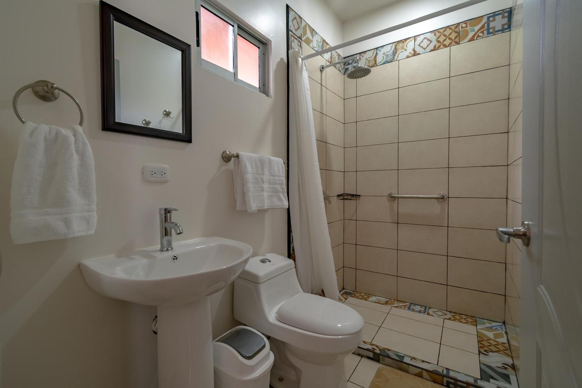 Alice Y Juancito Boutique Hotel 阿拉胡埃拉 客房 照片