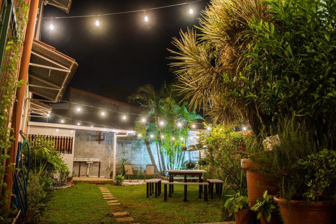 Alice Y Juancito Boutique Hotel 阿拉胡埃拉 外观 照片