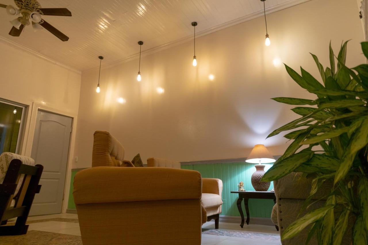 Alice Y Juancito Boutique Hotel 阿拉胡埃拉 外观 照片