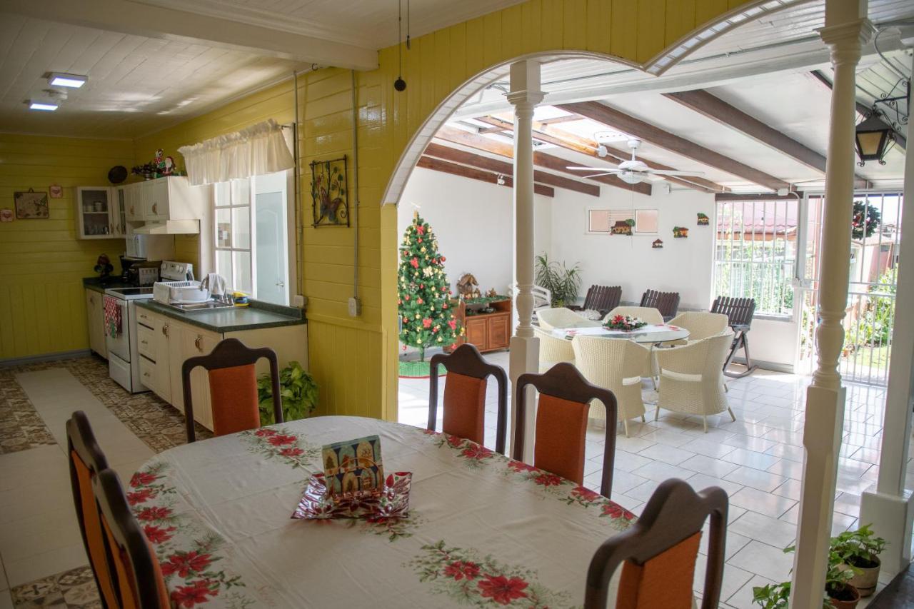 Alice Y Juancito Boutique Hotel 阿拉胡埃拉 外观 照片