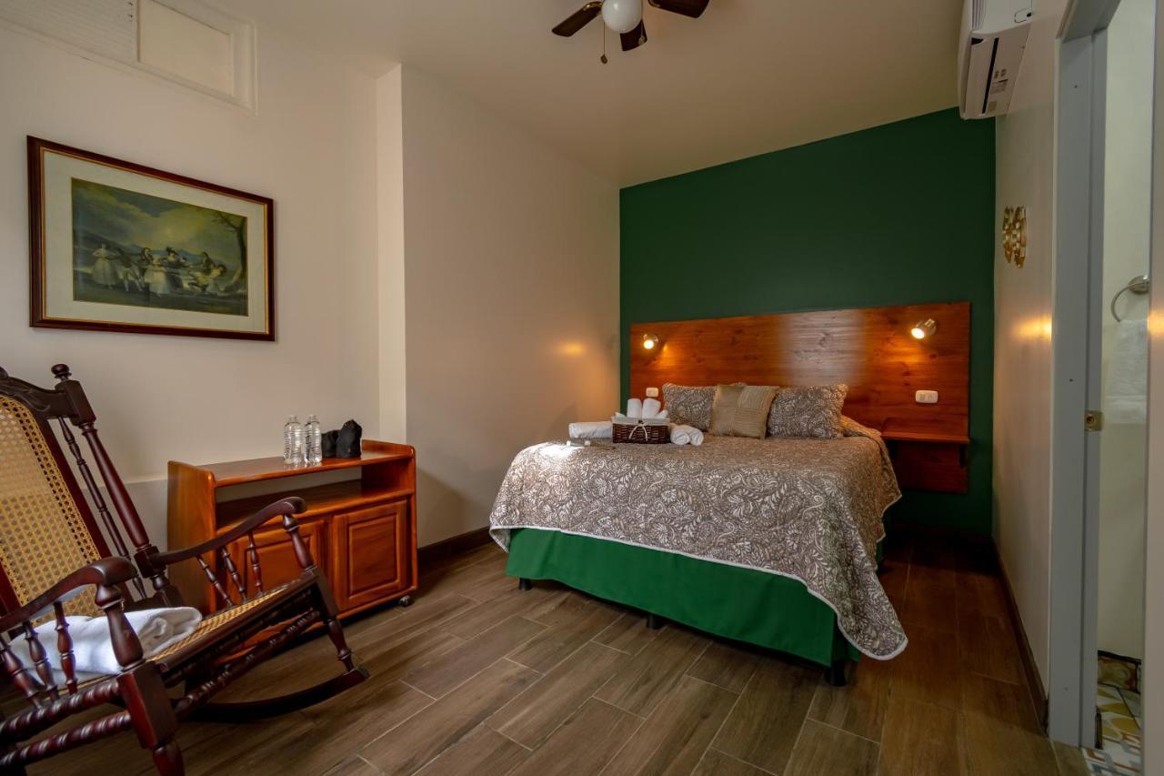 Alice Y Juancito Boutique Hotel 阿拉胡埃拉 外观 照片
