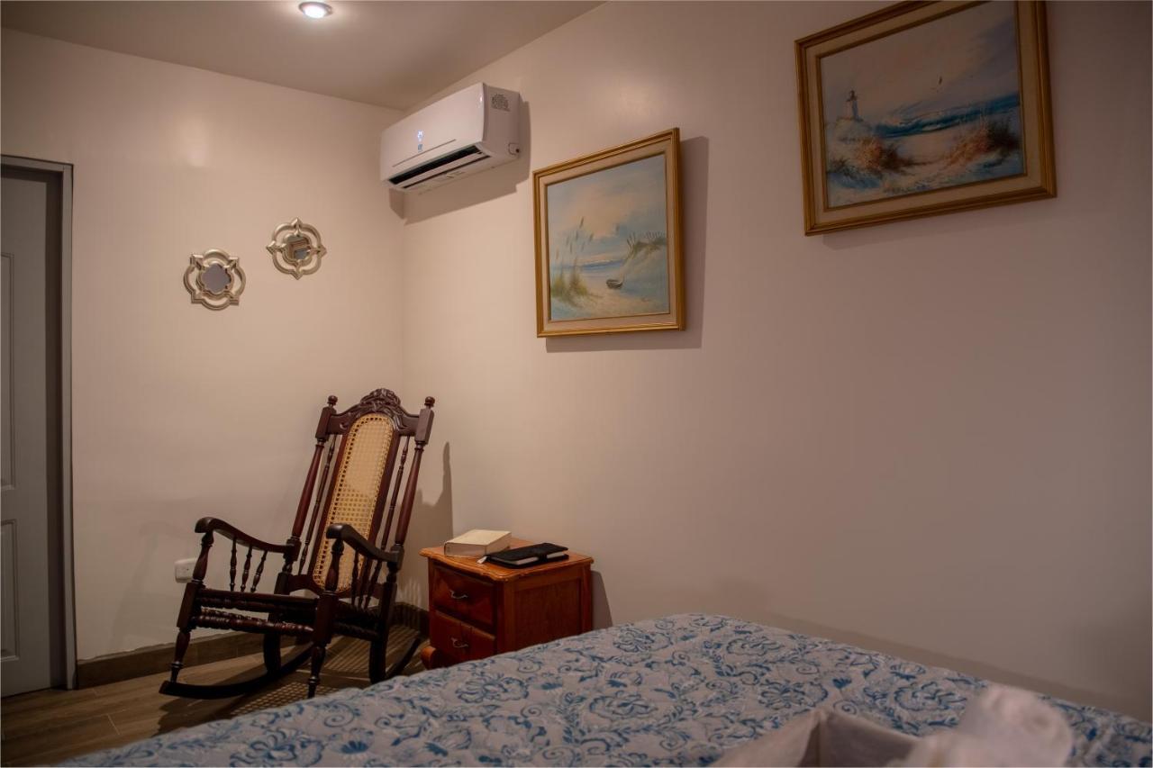 Alice Y Juancito Boutique Hotel 阿拉胡埃拉 外观 照片